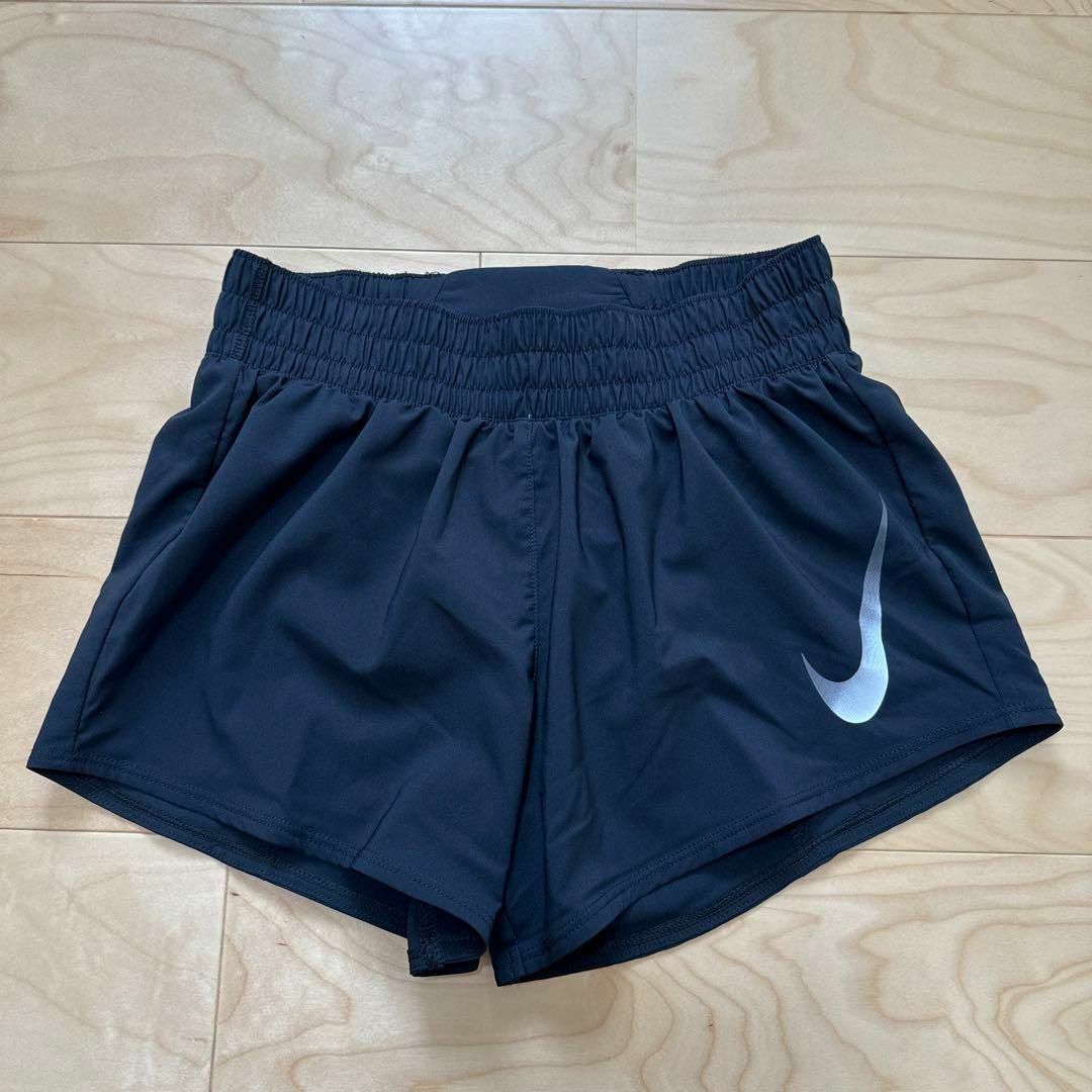 NIKE(ナイキ)の新品　NIKE ATHFORM ランニングウェア　ショートパンツ　上下セット　S スポーツ/アウトドアのランニング(ウェア)の商品写真