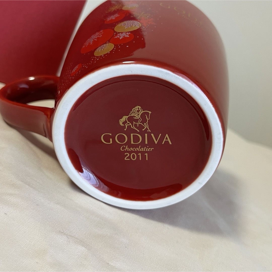 GODIVA(ゴディバ)のGODIVA 2011 クリスマス　マグカップ インテリア/住まい/日用品のキッチン/食器(グラス/カップ)の商品写真
