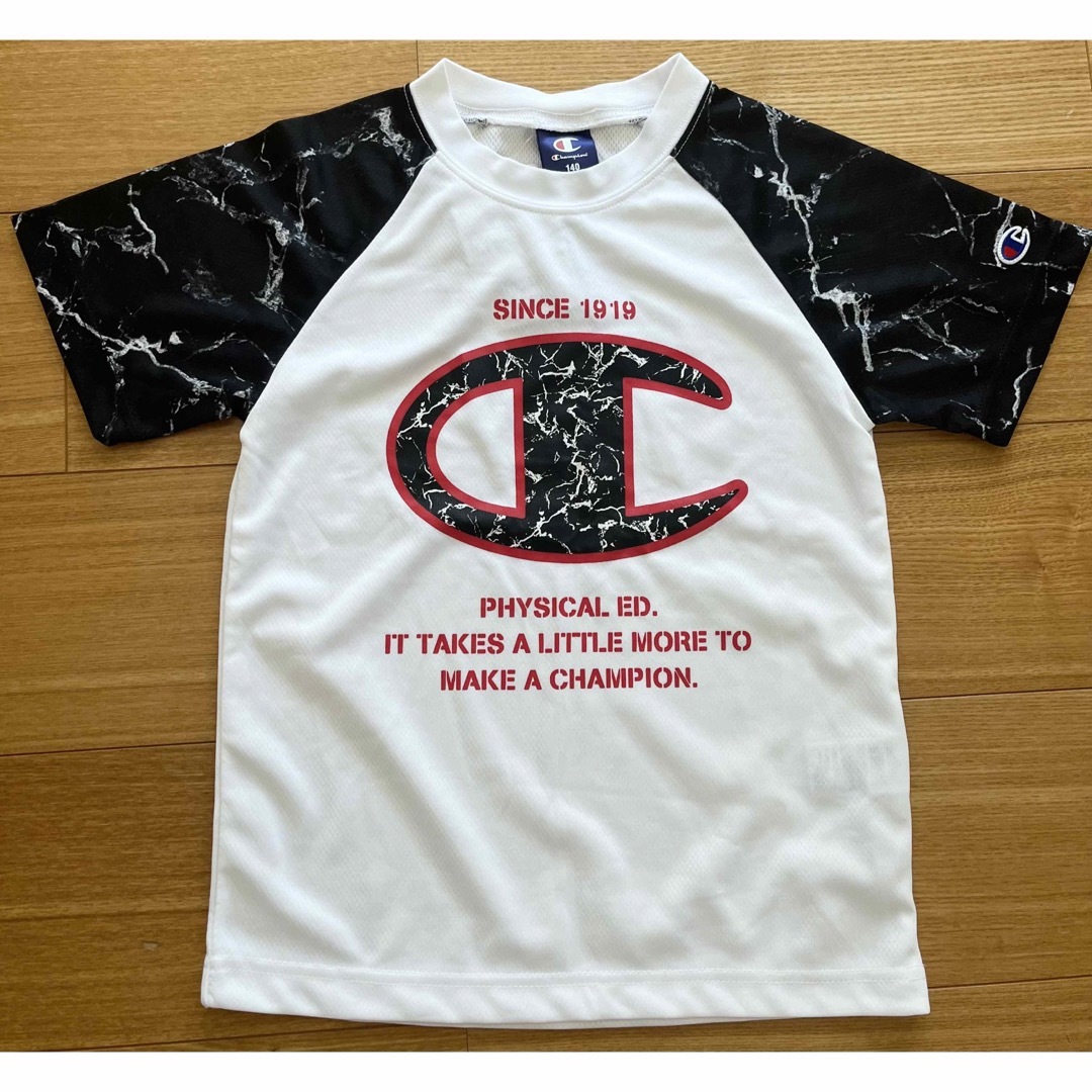 Champion(チャンピオン)の新品　チャンピオンＴシャツ　140cm キッズ/ベビー/マタニティのキッズ服男の子用(90cm~)(Tシャツ/カットソー)の商品写真