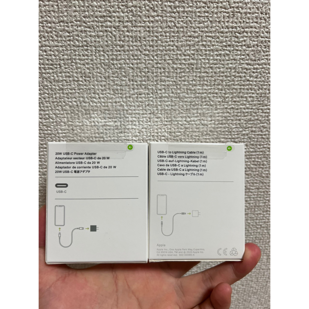 Apple(アップル)のApple純正 20W USB-C 電源アダプター Lightningケーブル スマホ/家電/カメラのスマートフォン/携帯電話(バッテリー/充電器)の商品写真