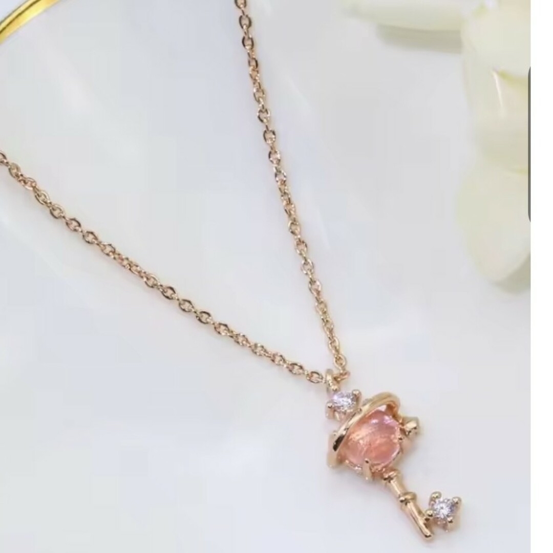 ファションネックレス　ピンクゴールド レディースのアクセサリー(ネックレス)の商品写真