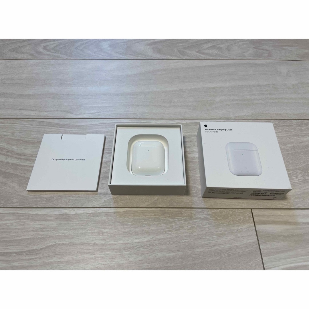 Apple(アップル)の【値下げ4900→4400円】 純正第2世代AirPods用充電ケース スマホ/家電/カメラのオーディオ機器(その他)の商品写真