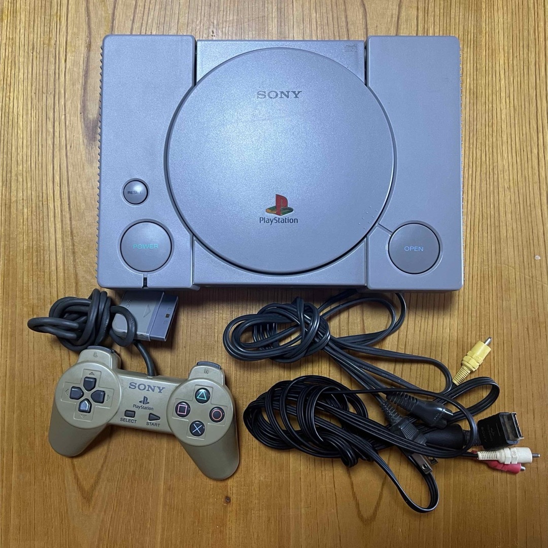 SONY(ソニー)のプレイステーション1  PS1  (ジャンク品) エンタメ/ホビーのゲームソフト/ゲーム機本体(家庭用ゲーム機本体)の商品写真