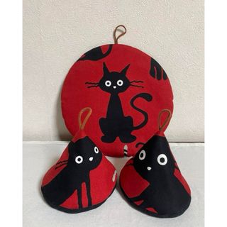 ストウブ(STAUB)のマリメッコ　20センチ　ストウブ　ル・クルーゼ　鍋敷き 三角鍋つかみ　猫(収納/キッチン雑貨)