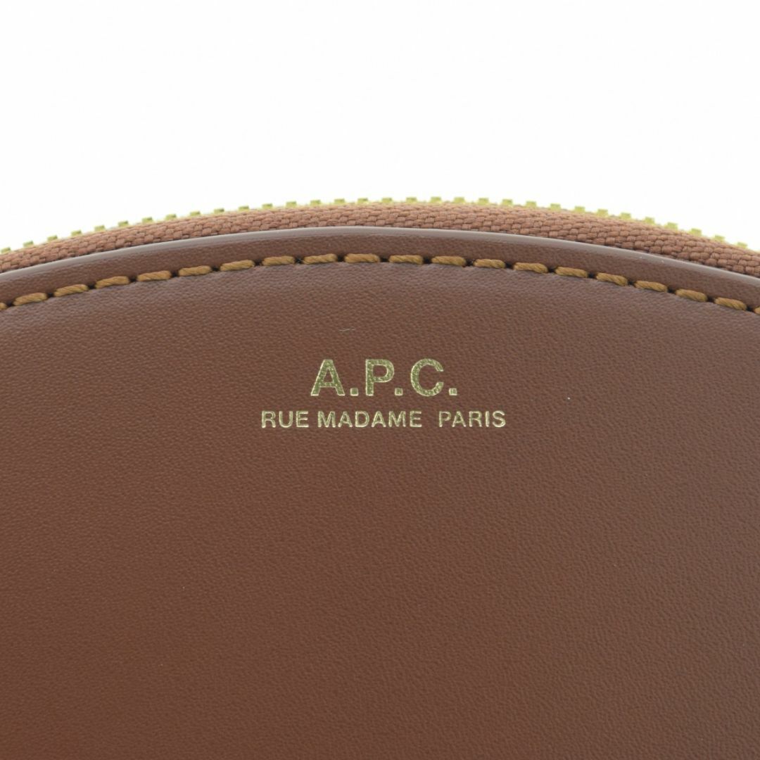 A.P.C(アーペーセー)の【APC】DEMI-LUNE COMPACT WALLET ハーフムーン 財布 レディースのファッション小物(財布)の商品写真