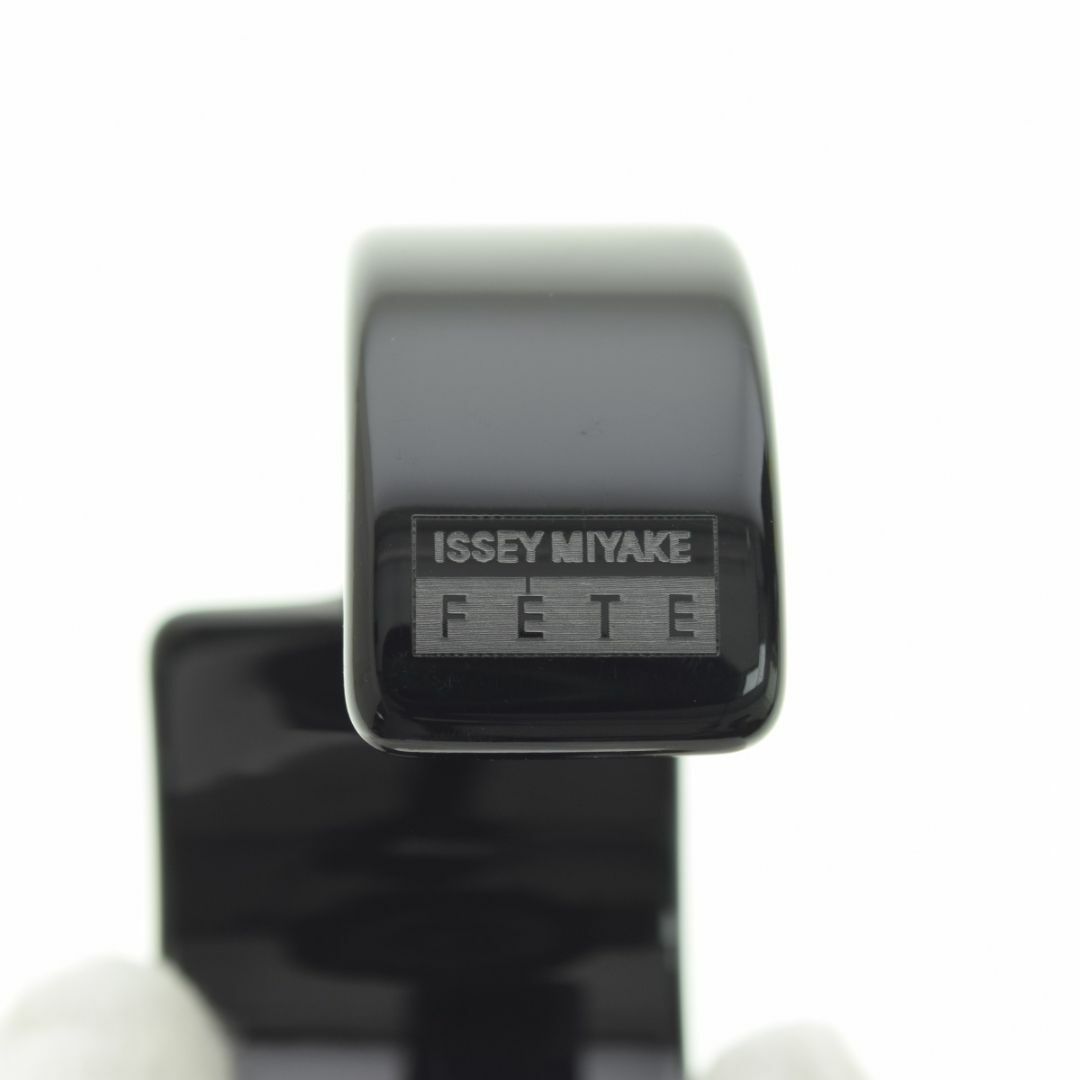 ISSEY MIYAKE(イッセイミヤケ)の【ISSEYMIYAKE】FETE IF92AK101 凹凸ペアバングル レディースのアクセサリー(ブレスレット/バングル)の商品写真