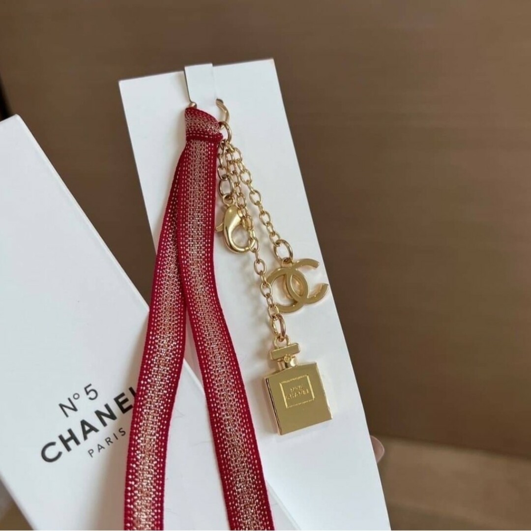 CHANEL(シャネル)のシャネル　クリスマス　ノベルティ　チャーム　キーホルダー502.541 レディースのファッション小物(キーホルダー)の商品写真