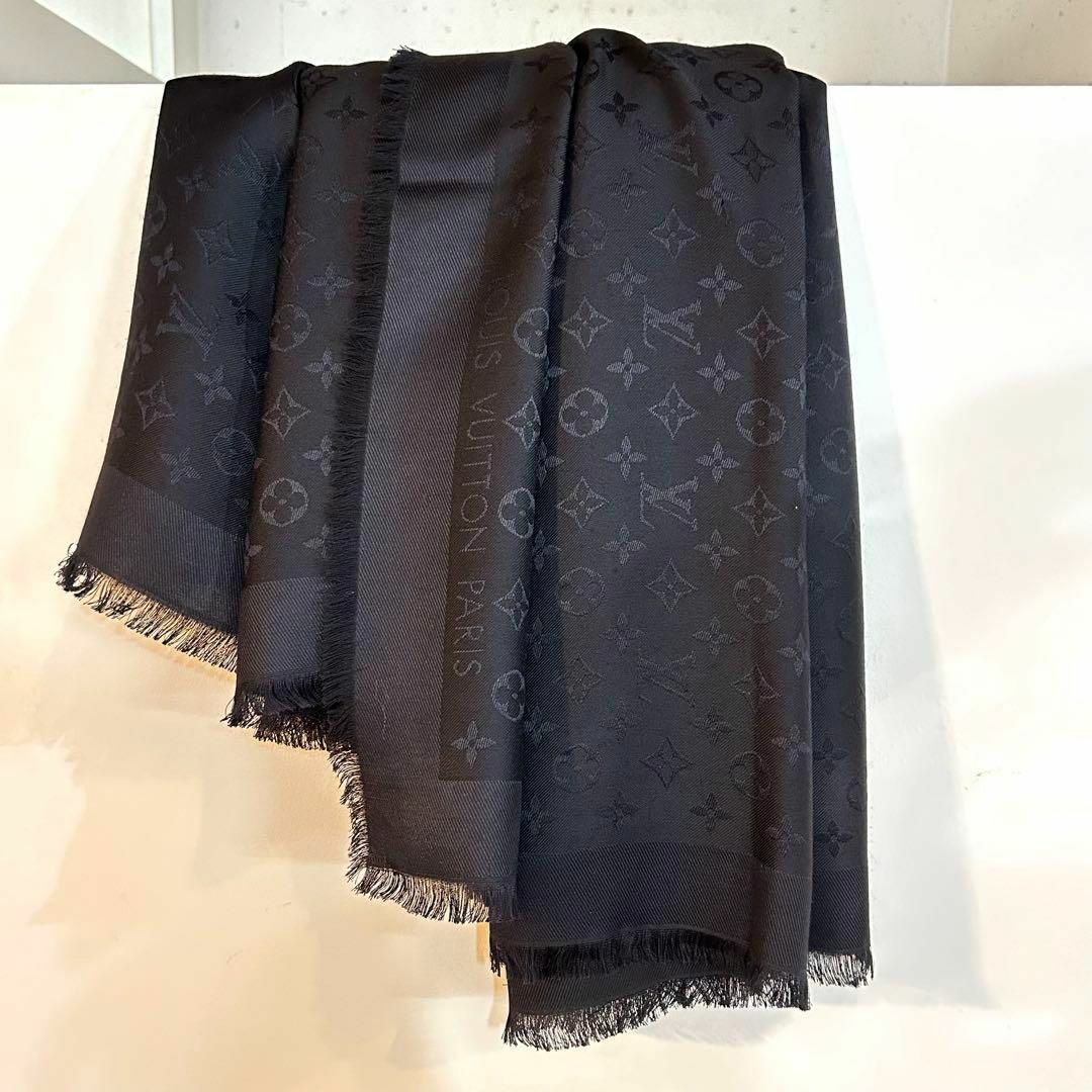 LOUIS VUITTON(ルイヴィトン)のルイヴィトン 大判 ストール ショール モノグラム シルク 黒 M71329 レディースのファッション小物(ストール/パシュミナ)の商品写真