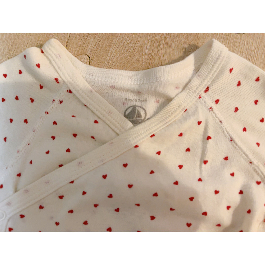 PETIT BATEAU(プチバトー)のプチバトー　半袖あわせボディ　2枚セット　小さなハート柄　ベビー　新生児 キッズ/ベビー/マタニティのベビー服(~85cm)(ロンパース)の商品写真