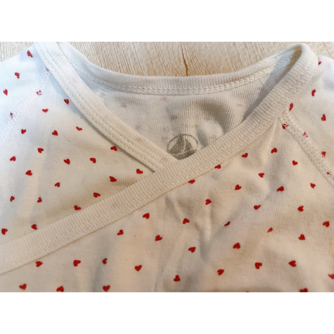 PETIT BATEAU(プチバトー)のプチバトー　半袖あわせボディ　2枚セット　小さなハート柄　ベビー　新生児 キッズ/ベビー/マタニティのベビー服(~85cm)(ロンパース)の商品写真