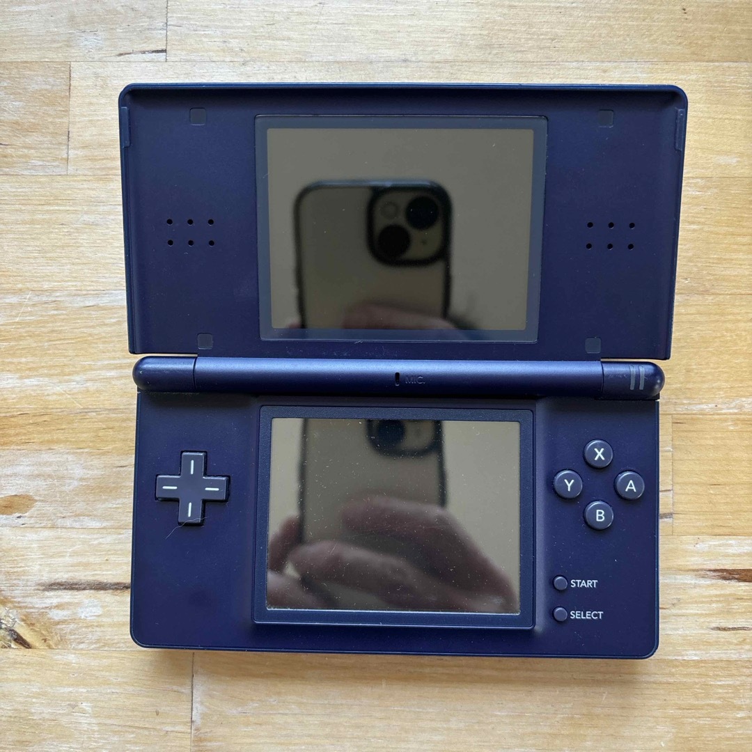 ニンテンドーDS(ニンテンドーDS)のニンテンドー DS Lite ダークブルー　ソフト4本付 エンタメ/ホビーのゲームソフト/ゲーム機本体(携帯用ゲーム機本体)の商品写真