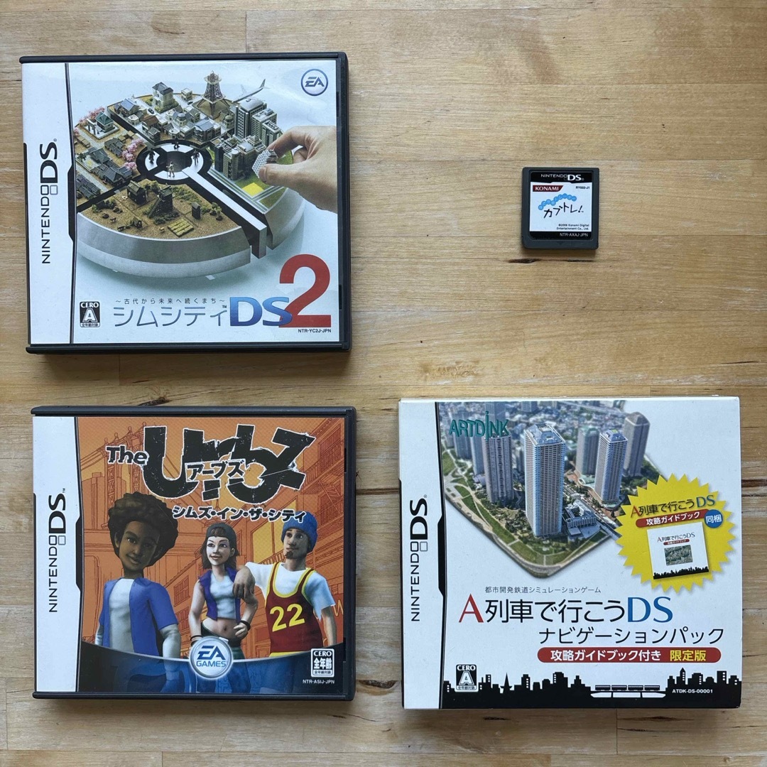 ニンテンドーDS(ニンテンドーDS)のニンテンドー DS Lite ダークブルー　ソフト4本付 エンタメ/ホビーのゲームソフト/ゲーム機本体(携帯用ゲーム機本体)の商品写真