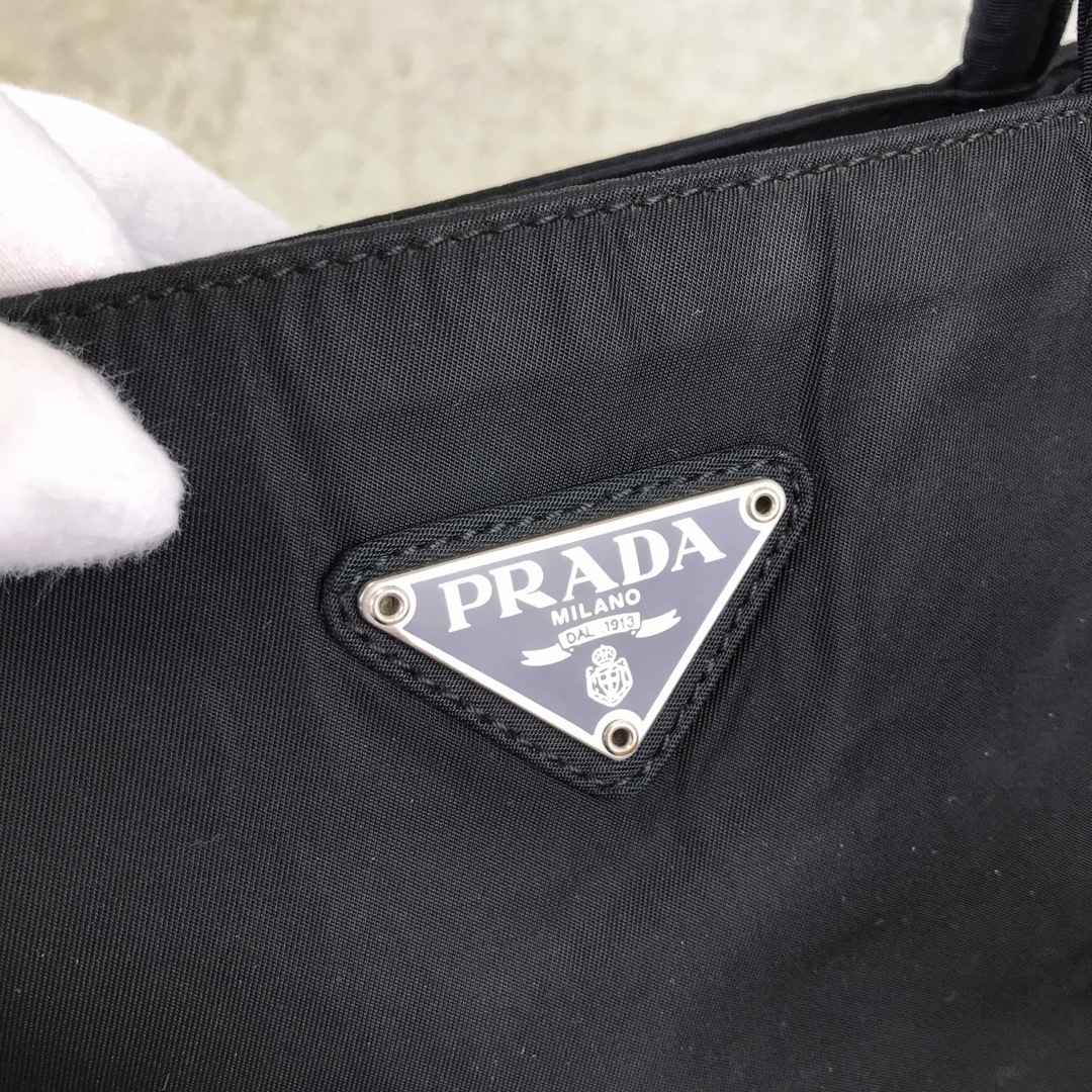 PRADA(プラダ)のプラダ　ナイロン　トートバッグ　ブラック　黒　三角ロゴ　 レディースのバッグ(トートバッグ)の商品写真