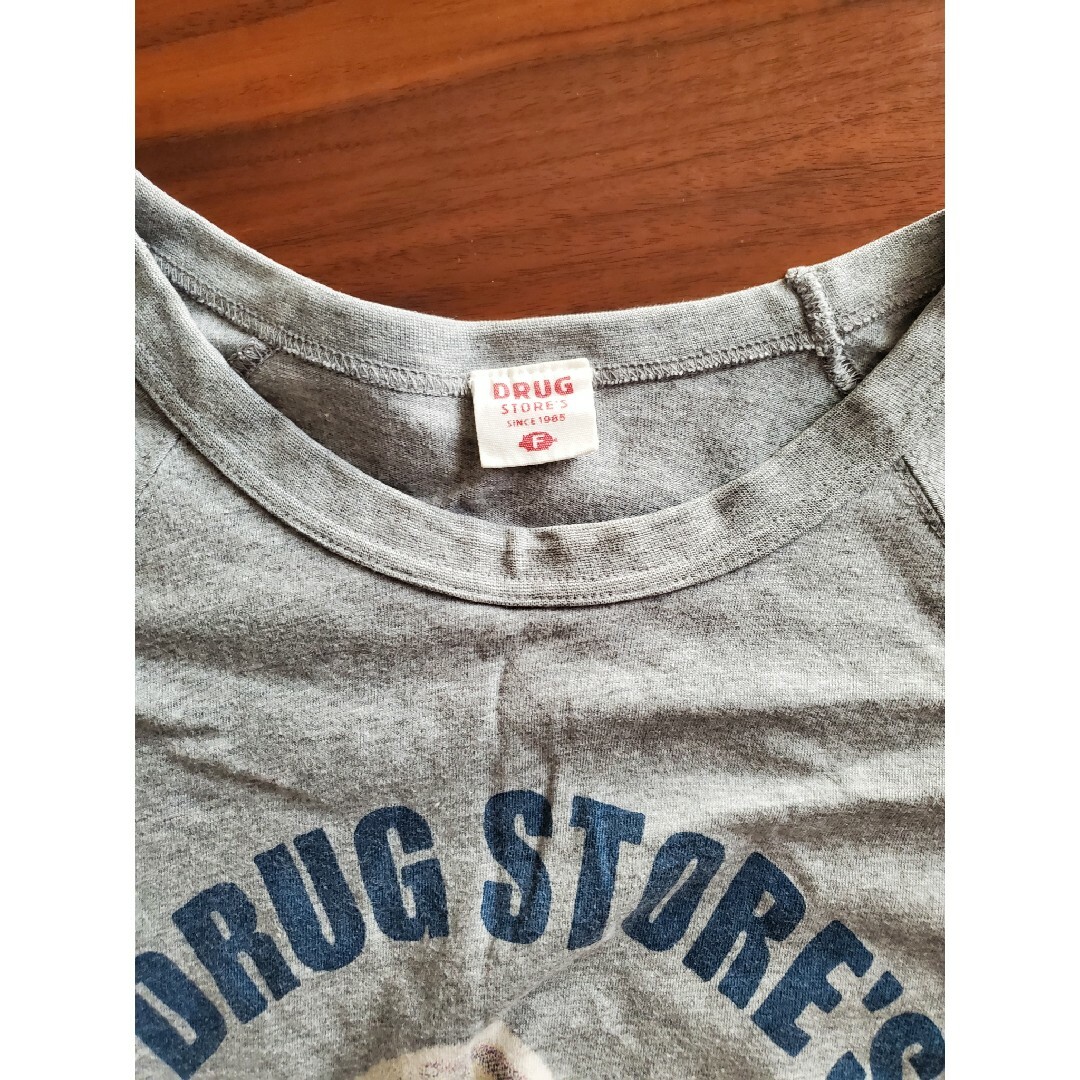 drug store's(ドラッグストアーズ)のサイズＦ　ドラッグストアーズ　肩ラインTシャツ レディースのトップス(Tシャツ(半袖/袖なし))の商品写真