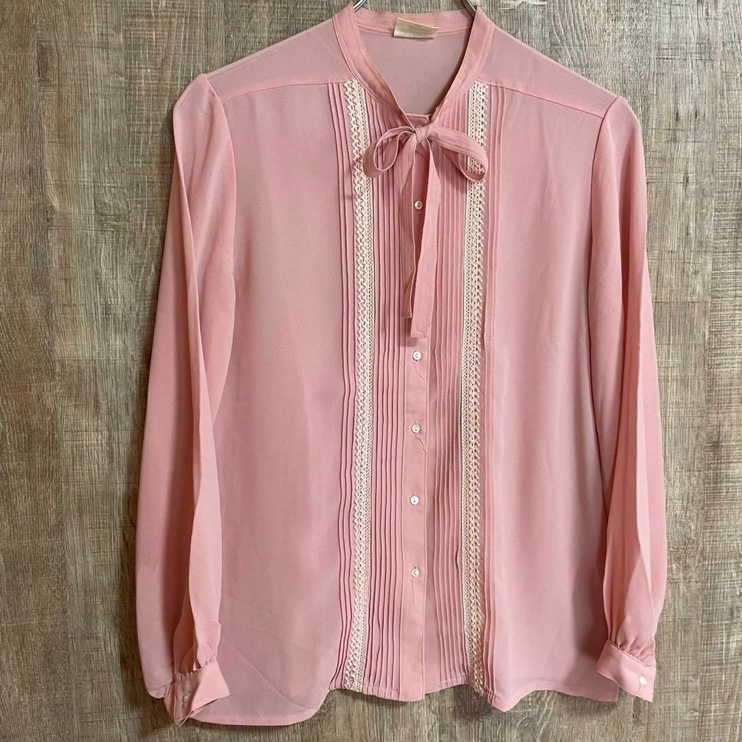 東京ブラウス　TOKYO BLOUSE レトロブラウス　ピンク　ボウタイ　レース レディースのトップス(シャツ/ブラウス(長袖/七分))の商品写真