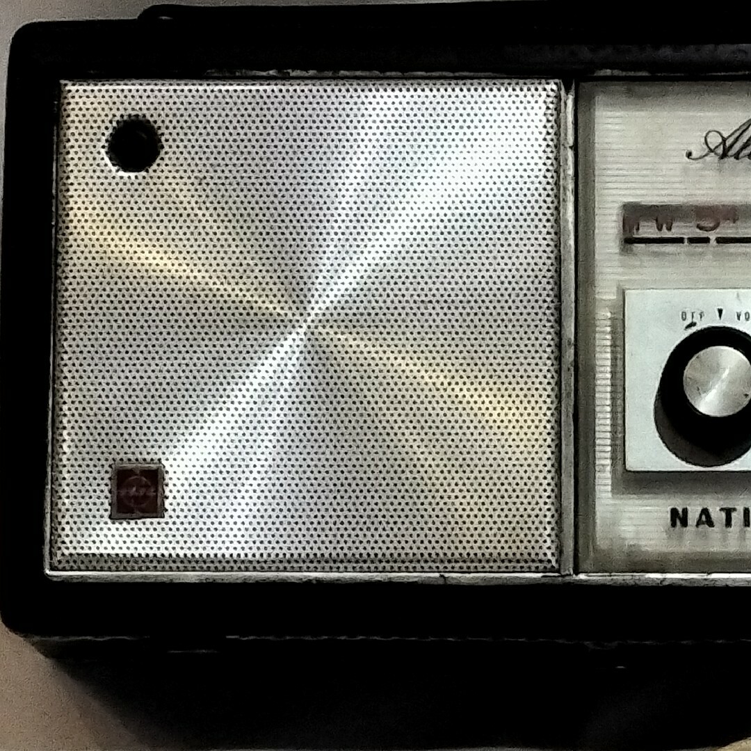 Panasonic(パナソニック)のNational　ナショナル  R-145 ポータブルラジオ 1964年型　茶色 スマホ/家電/カメラのオーディオ機器(ラジオ)の商品写真