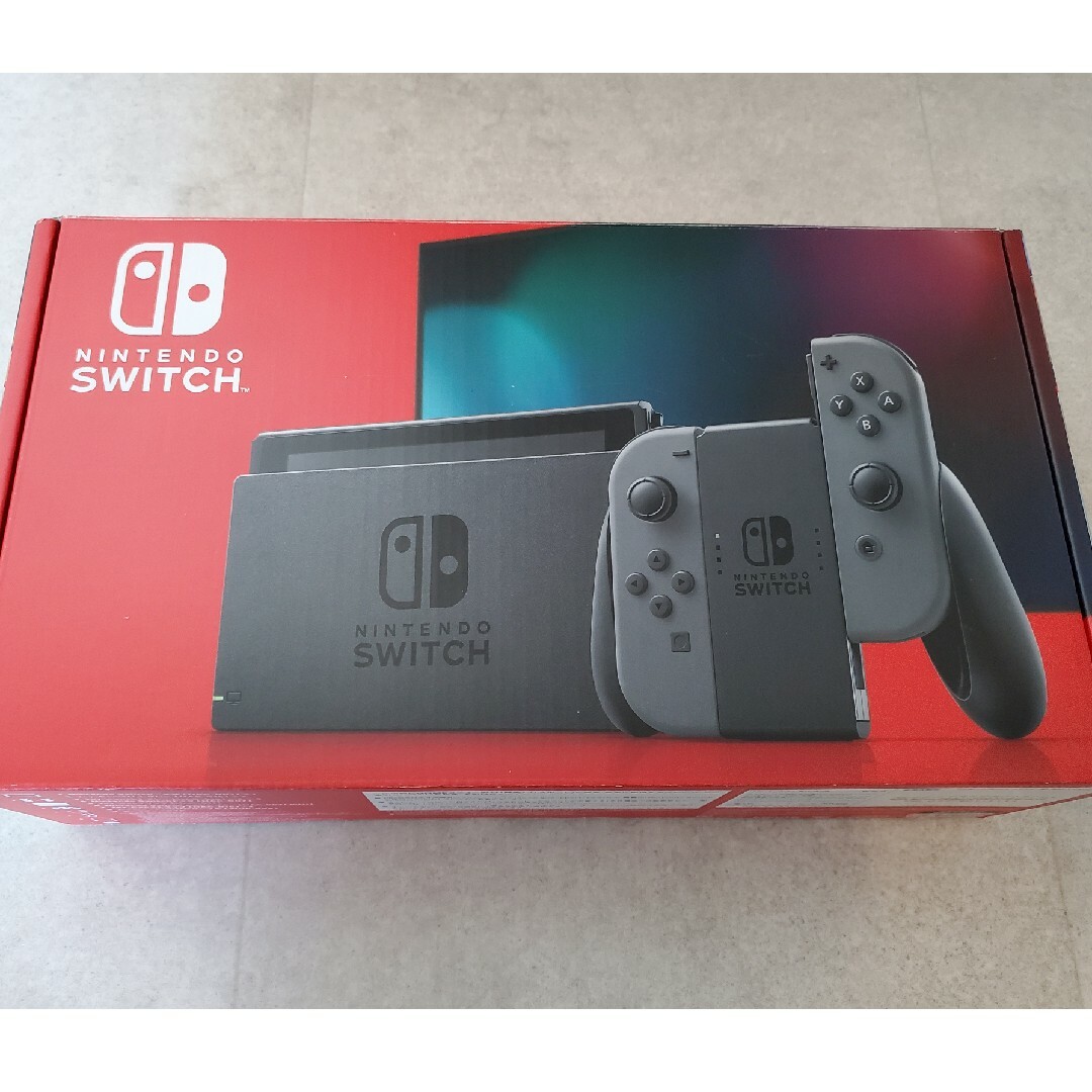 Nintendo Switch(ニンテンドースイッチ)のNintendo Switch（グレー）（純正コントローラー付） エンタメ/ホビーのゲームソフト/ゲーム機本体(家庭用ゲーム機本体)の商品写真