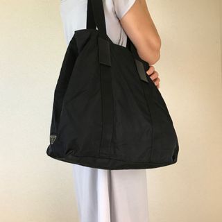 PRADA - プラダ　トートバッグ　大きめ　ナイロン　三角ロゴ　セミショルダー　台形　ブラック