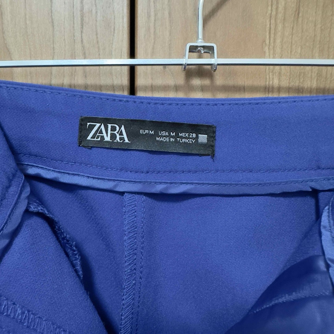 ZARA(ザラ)のZARA カラーパンツ ブルー レディースのパンツ(カジュアルパンツ)の商品写真