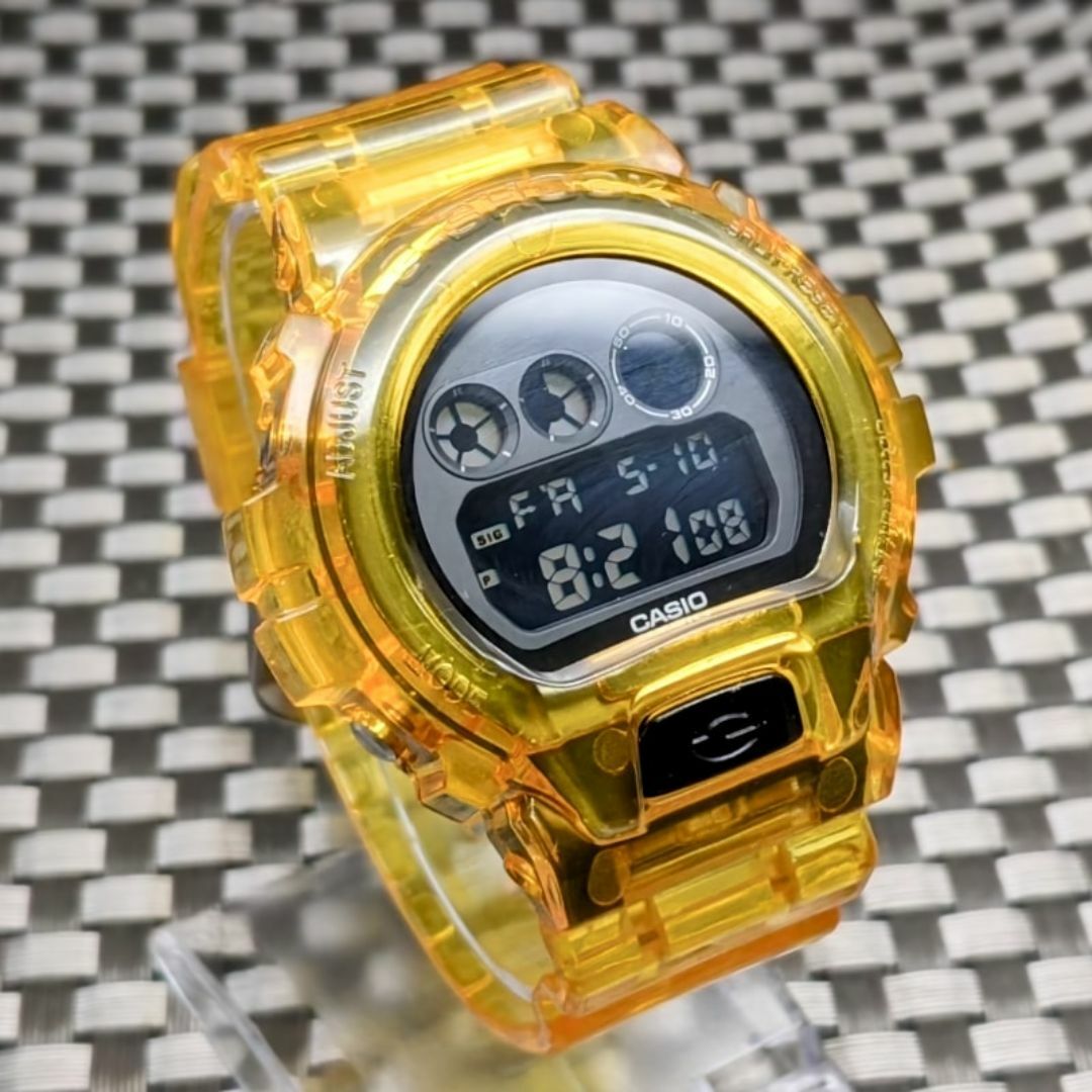 G-SHOCK スケルトンイエロー(オレンジ) ベゼル・ベルト DW-6900等 メンズの時計(ラバーベルト)の商品写真