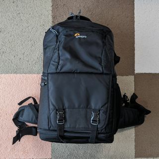 ロープロ(Lowepro)の【匿名配送】カメラバッグ Lowepro Fastpack BP250AW2(その他)