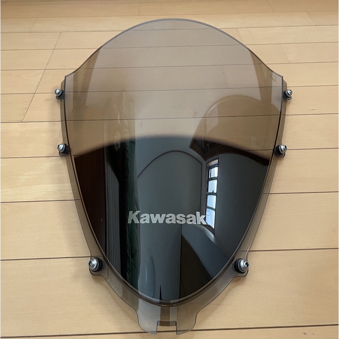 カワサキ(カワサキ)の美品　Kawasaki  ZZR-1400　ZX-14　純正スクリーン 自動車/バイクのバイク(パーツ)の商品写真