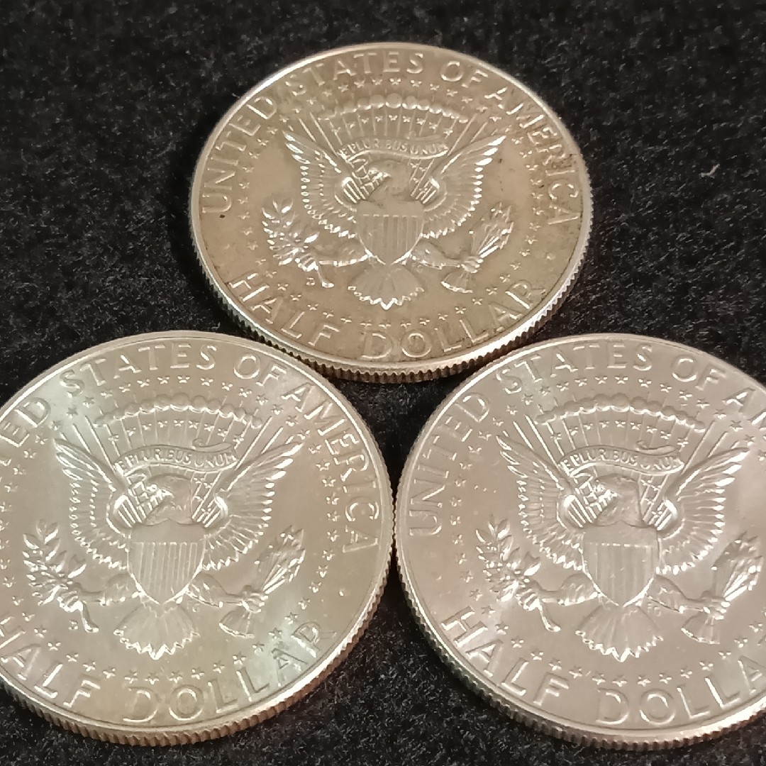 銀貨　アメリカケネディハーフダラー銀貨　人気のSILVER900綺麗な３枚セット エンタメ/ホビーの美術品/アンティーク(金属工芸)の商品写真