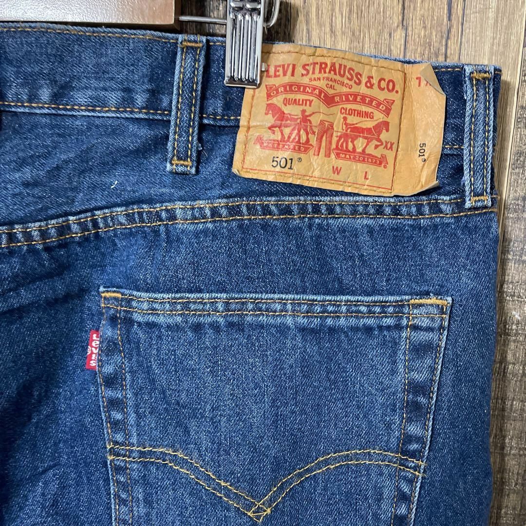 Levi's(リーバイス)のブルー リーバイス メンズ デニム 2XL 501 ストレート パンツ 古着 メンズのパンツ(デニム/ジーンズ)の商品写真