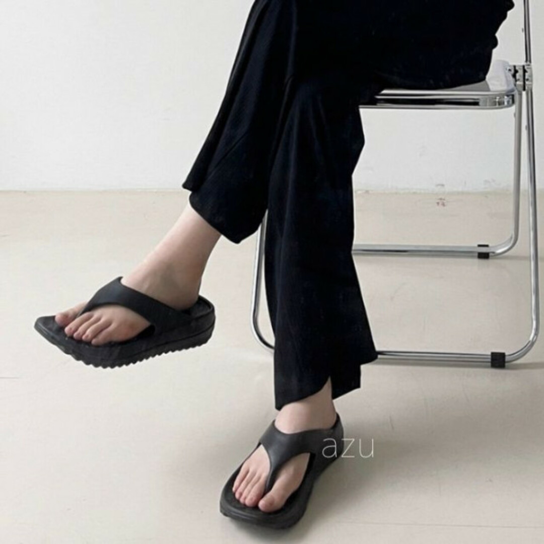 リカバリー トングサンダル 黒 22.5cm 23cm フラット ビーサン 安い レディースの靴/シューズ(サンダル)の商品写真