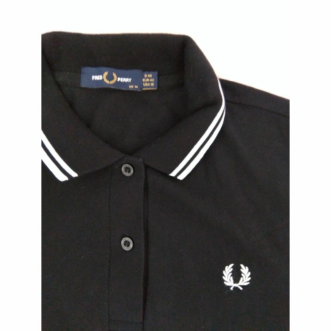 FRED PERRY(フレッドペリー)の美品　フレッドペリー　ポロシャツ　黒　G3600　レディース レディースのトップス(ポロシャツ)の商品写真