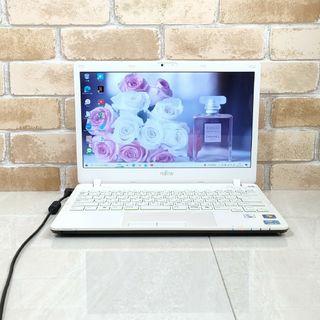 フジツウ(富士通)の69【i3♥メモリ8GB】カメラ付き/初心者向け小型軽量ノートパソコン(ノートPC)