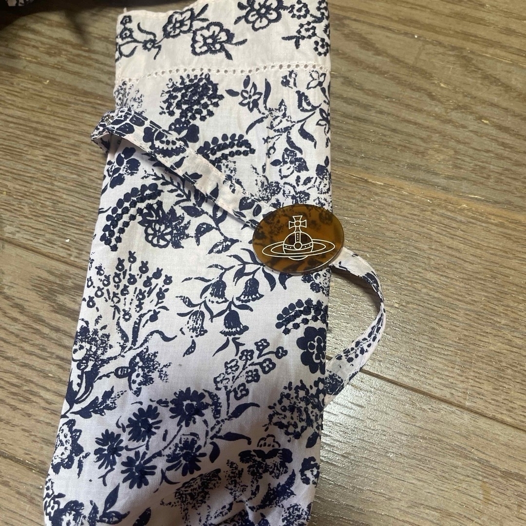 Vivienne Westwood(ヴィヴィアンウエストウッド)の難あり　定価1万円以上ヴィヴィアンウエストウッド   折りたたみ日傘 レディースのファッション小物(傘)の商品写真