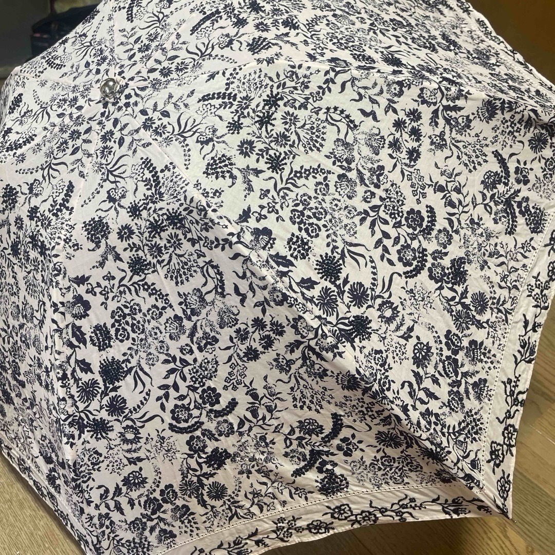 Vivienne Westwood(ヴィヴィアンウエストウッド)の難あり　定価1万円以上ヴィヴィアンウエストウッド   折りたたみ日傘 レディースのファッション小物(傘)の商品写真