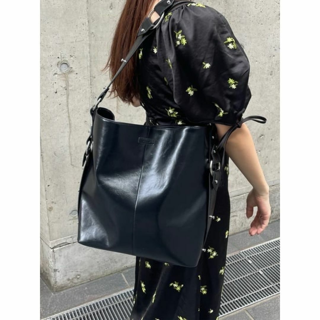 moussy(マウジー)の即完売♡MOUSSY♡STUDS HANDLE SHOULDER BAG レディースのバッグ(ショルダーバッグ)の商品写真