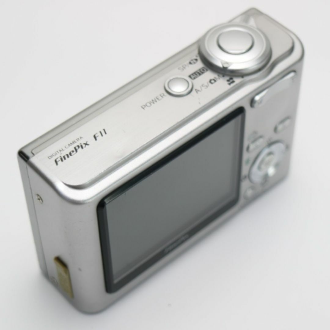 富士フイルム(フジフイルム)の超美品 FinePix F11 シルバー  M444 スマホ/家電/カメラのカメラ(コンパクトデジタルカメラ)の商品写真