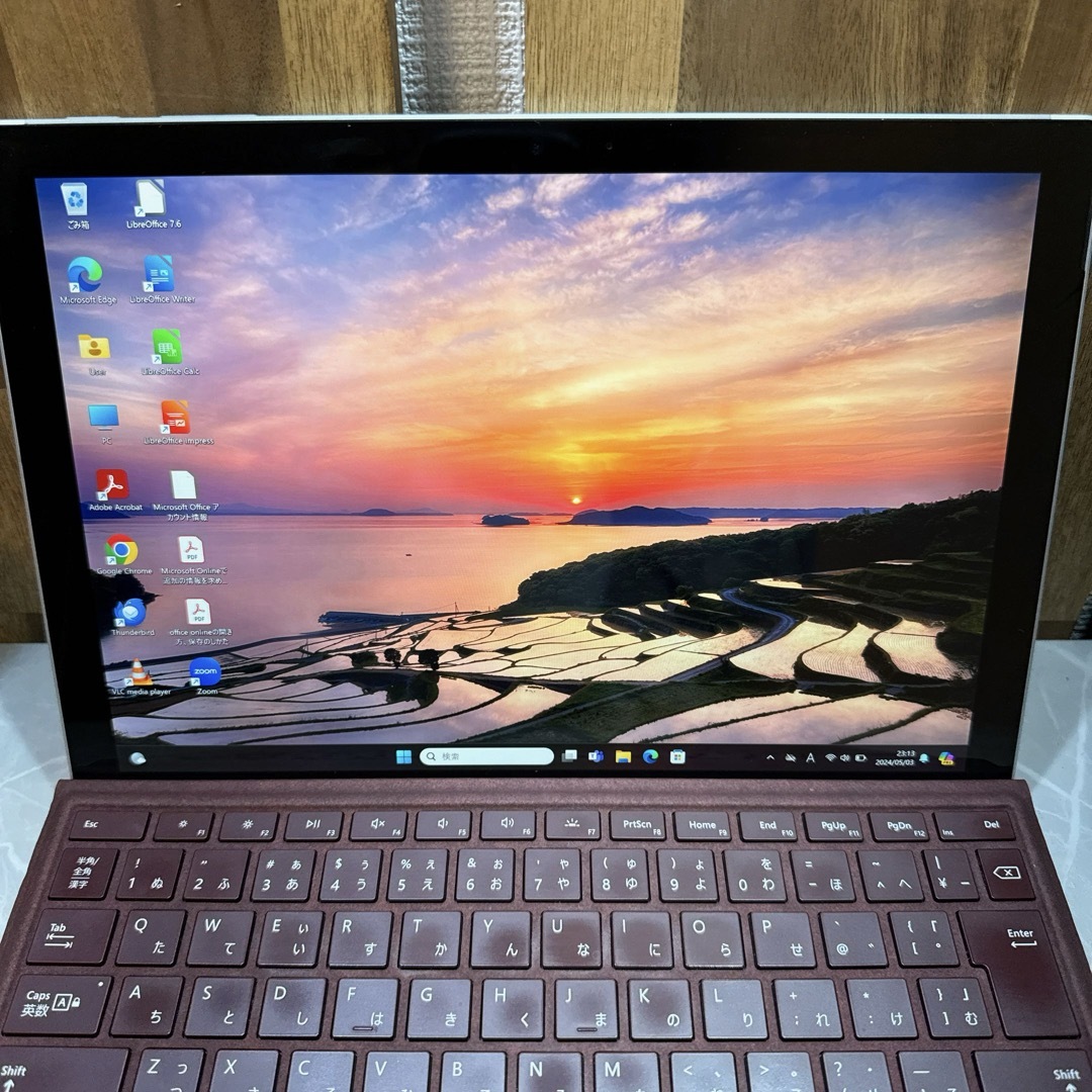 Microsoft(マイクロソフト)のSurface Pro 5☘️メモ8GB /SSD256GB/ i5第7世代 スマホ/家電/カメラのPC/タブレット(ノートPC)の商品写真