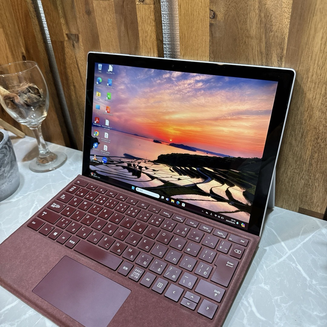 Microsoft(マイクロソフト)のSurface Pro 5☘️メモ8GB /SSD256GB/ i5第7世代 スマホ/家電/カメラのPC/タブレット(ノートPC)の商品写真