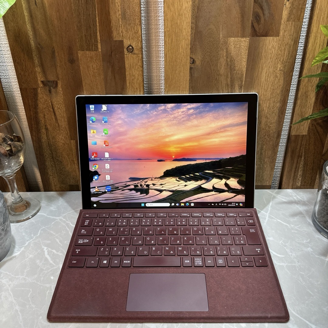 Microsoft(マイクロソフト)のSurface Pro 5☘️メモ8GB /SSD256GB/ i5第7世代 スマホ/家電/カメラのPC/タブレット(ノートPC)の商品写真