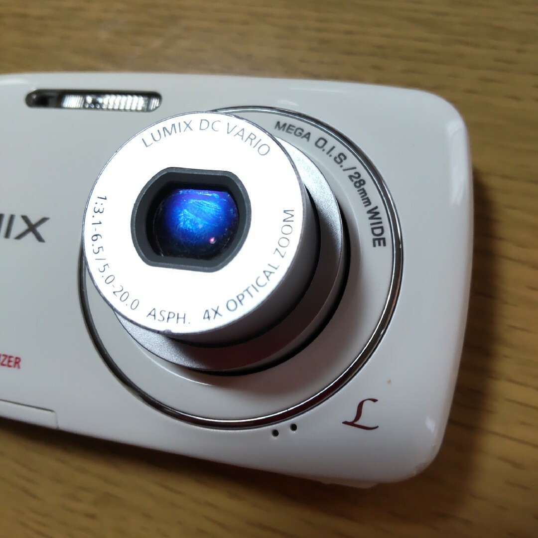 Panasonic　Lumix  ホワイト スマホ/家電/カメラのカメラ(コンパクトデジタルカメラ)の商品写真