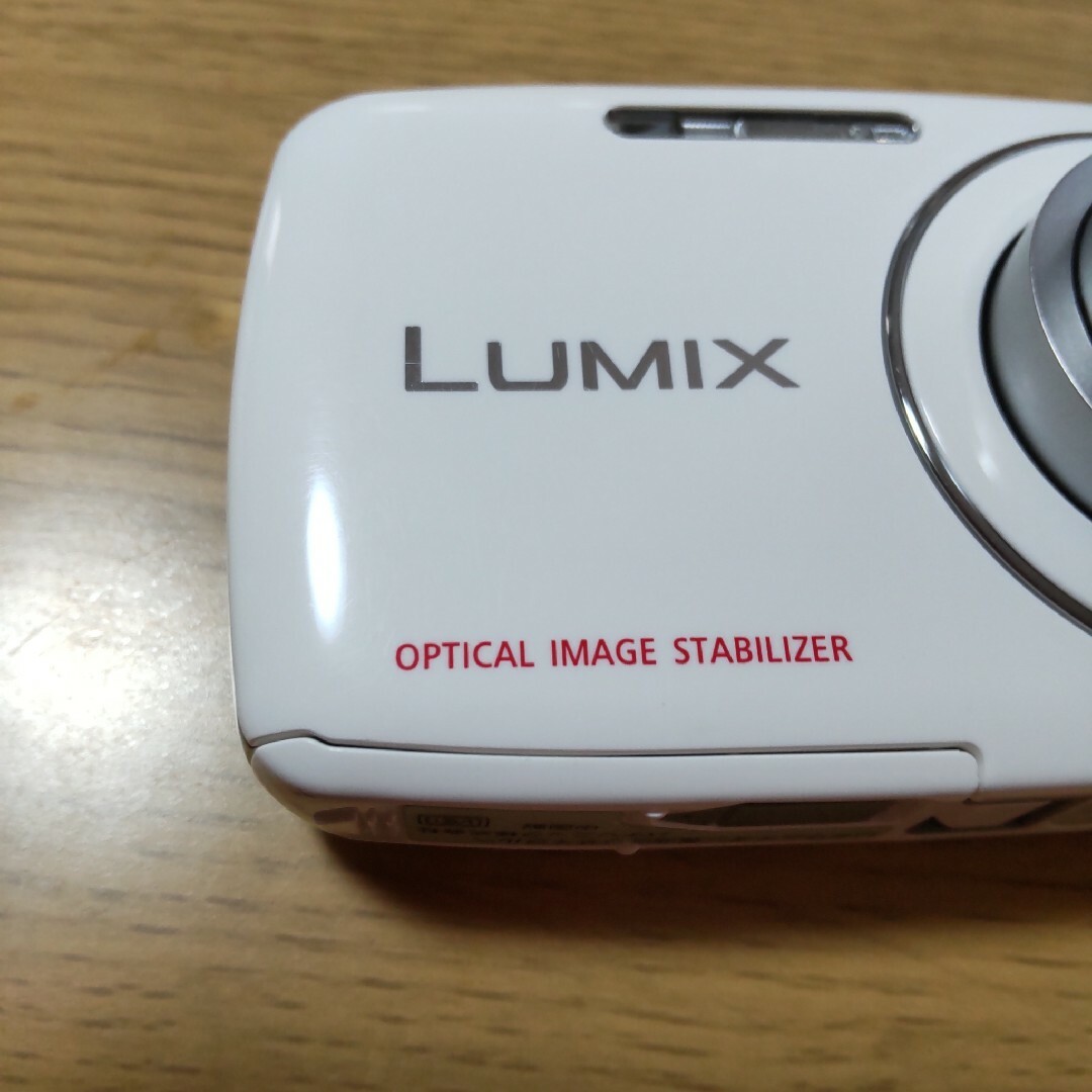 Panasonic　Lumix  ホワイト スマホ/家電/カメラのカメラ(コンパクトデジタルカメラ)の商品写真
