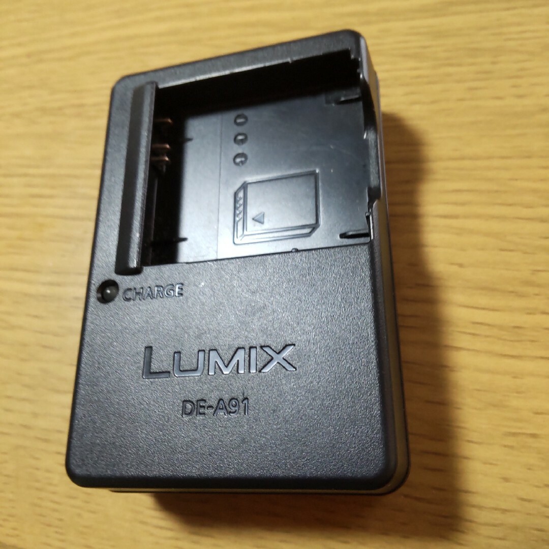 Panasonic　Lumix  ホワイト スマホ/家電/カメラのカメラ(コンパクトデジタルカメラ)の商品写真