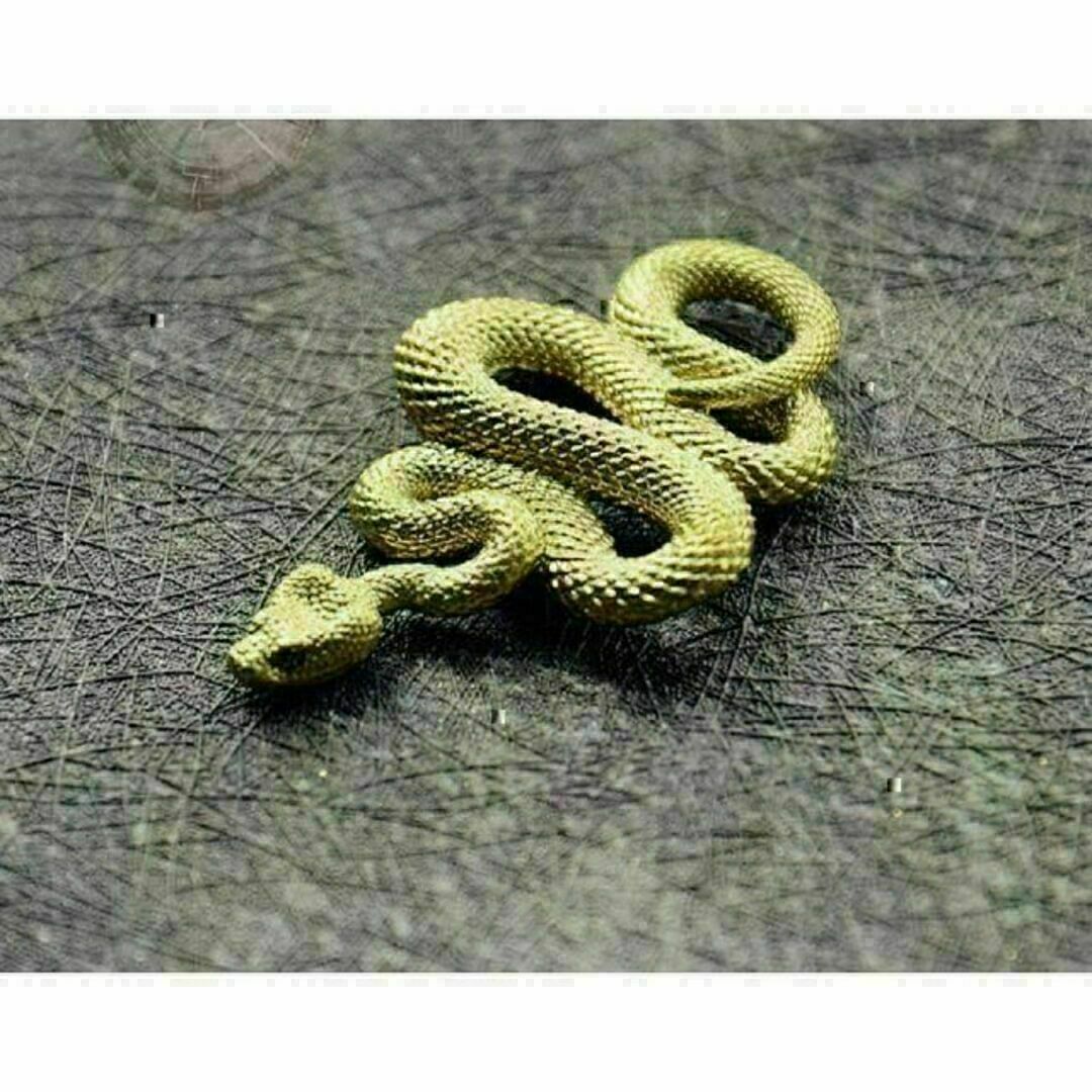 蛇のキーホルダー　真鍮　スネークチャームキーホルダー　爬虫類 お守り メンズのファッション小物(キーホルダー)の商品写真
