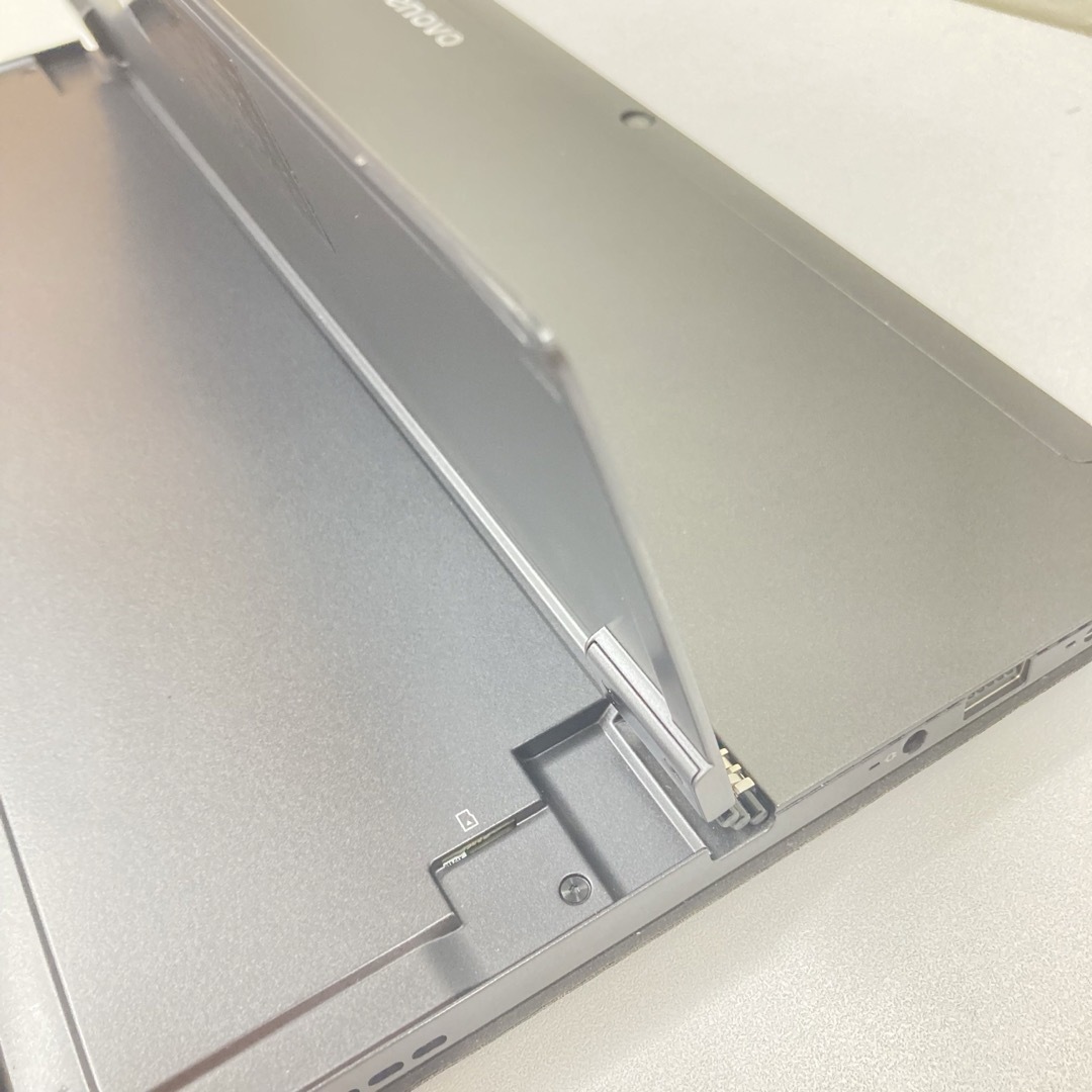 Lenovo(レノボ)のLenovo IdeaPad Miix 520 ノートPC i5 8世代 242 スマホ/家電/カメラのPC/タブレット(ノートPC)の商品写真