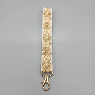 [094]インド刺繍リボンのスマホ用ハンドストラップ（ベージュ系、金具：ゴールド(ストラップ/イヤホンジャック)