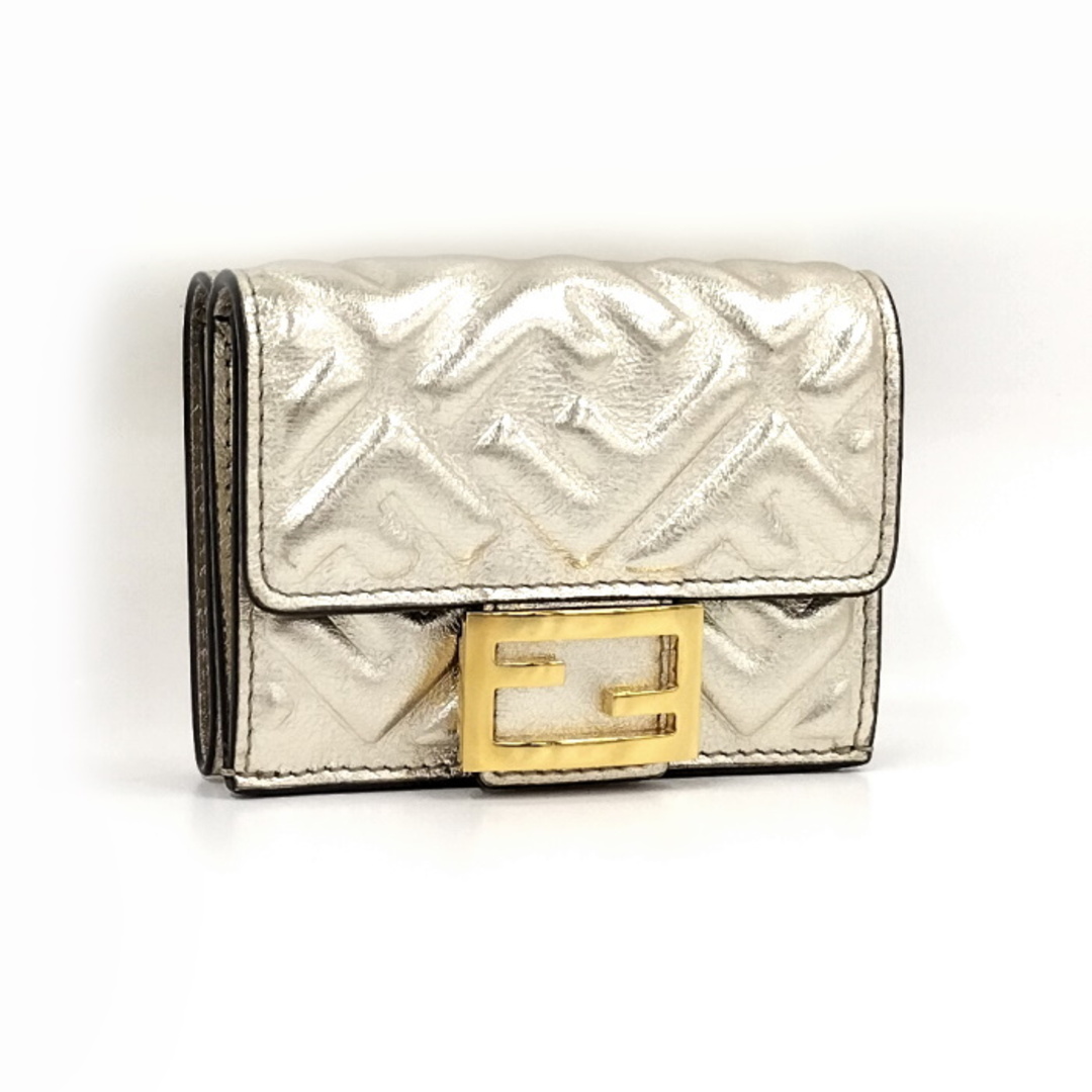 FENDI - FENDI 三つ折り財布 バゲット レザー シャンパン FENDI - FENDI 三つ折り財布 バゲット レザー シャンパン