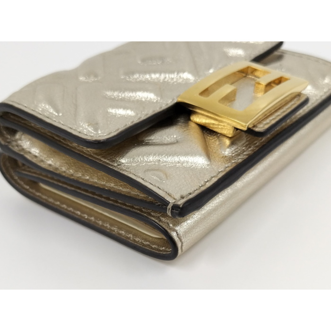 FENDI - FENDI 三つ折り財布 バゲット レザー シャンパン FENDI - FENDI 三つ折り財布 バゲット レザー シャンパン