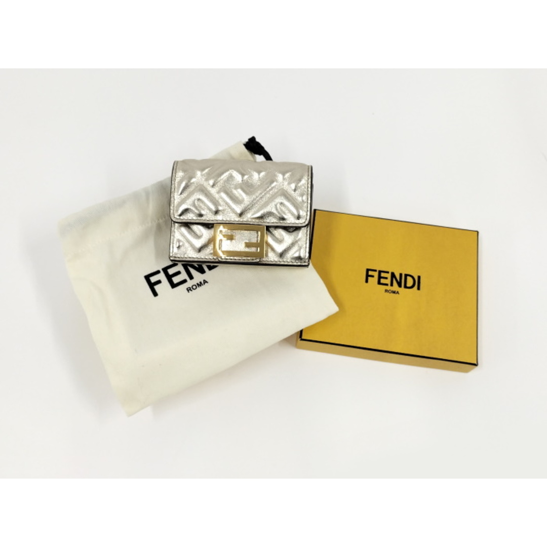 FENDI - FENDI 三つ折り財布 バゲット レザー シャンパン FENDI - FENDI 三つ折り財布 バゲット レザー シャンパン