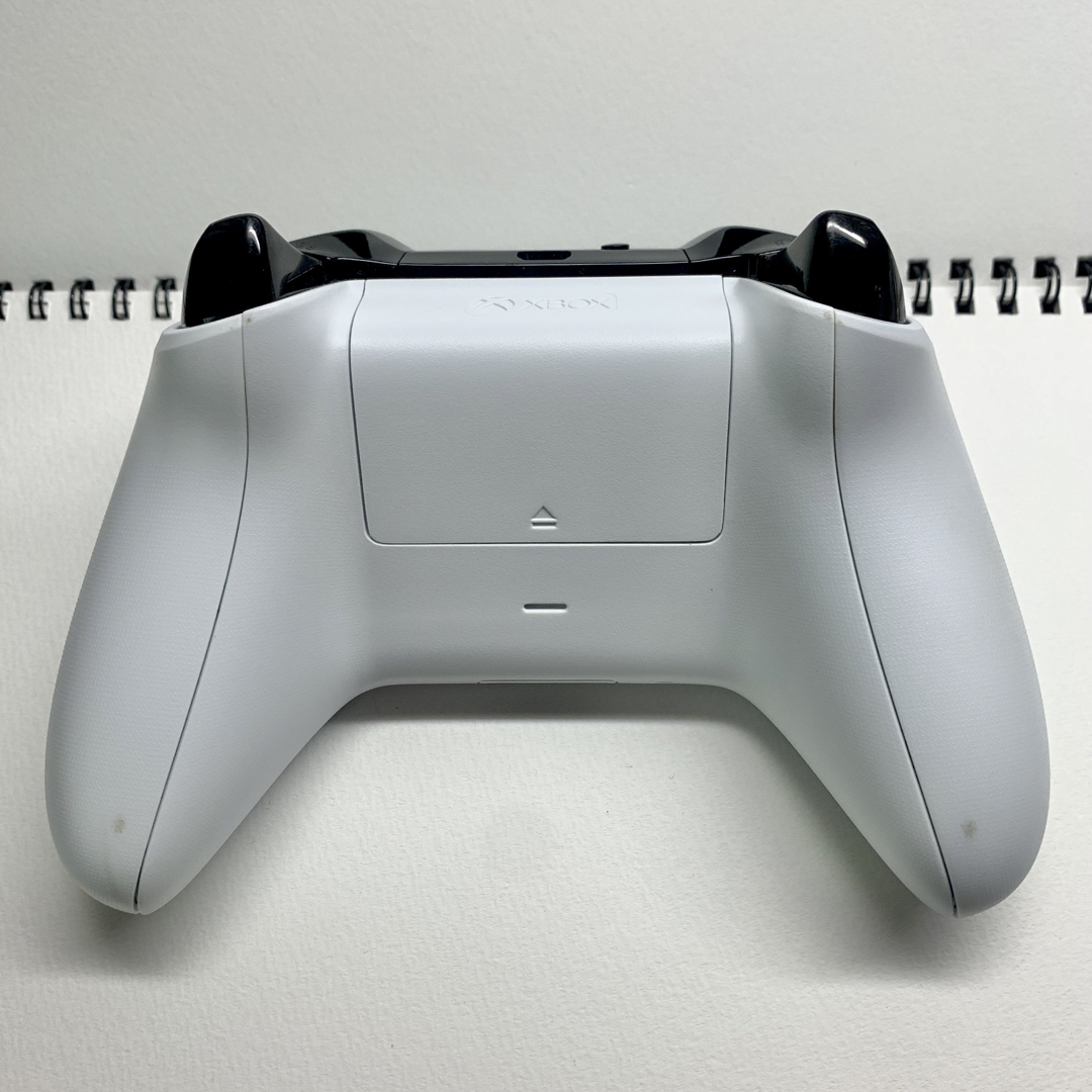 Xbox(エックスボックス)のXbox One ワイヤレスコントローラー 1708 ホワイト 白 スマホ/家電/カメラのPC/タブレット(PC周辺機器)の商品写真