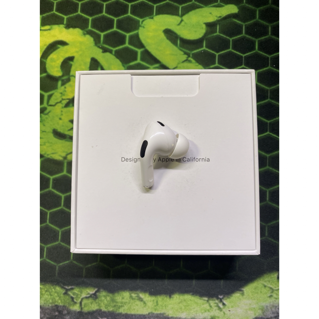 Apple(アップル)のApple AirPods  Pro 第2世代　右耳　lightning充電 スマホ/家電/カメラのオーディオ機器(ヘッドフォン/イヤフォン)の商品写真