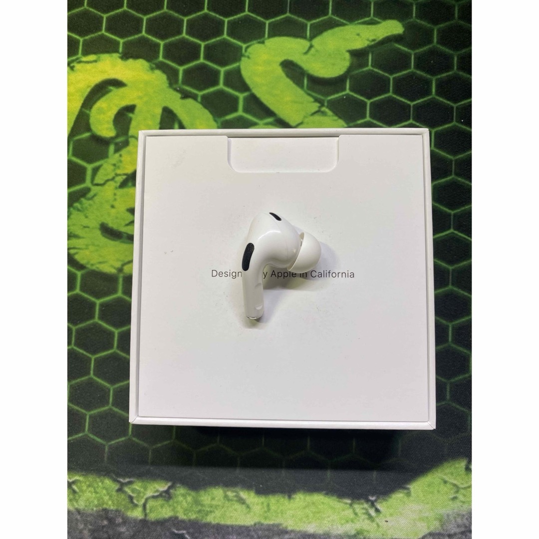 Apple AirPods  Pro 第2世代　右側　右耳　type C充電 スマホ/家電/カメラのオーディオ機器(ヘッドフォン/イヤフォン)の商品写真